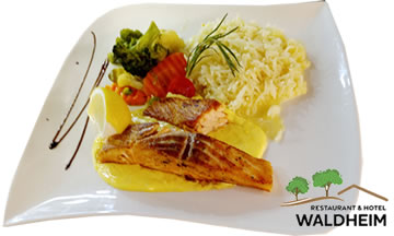 Lachs-Filet an Zitronen-Sauce